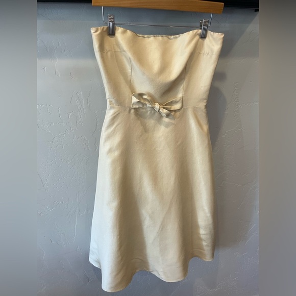 Women’s Lynn Lugo, buttercream raw silk a line strapless dress size 4 - Picture 2 of 8